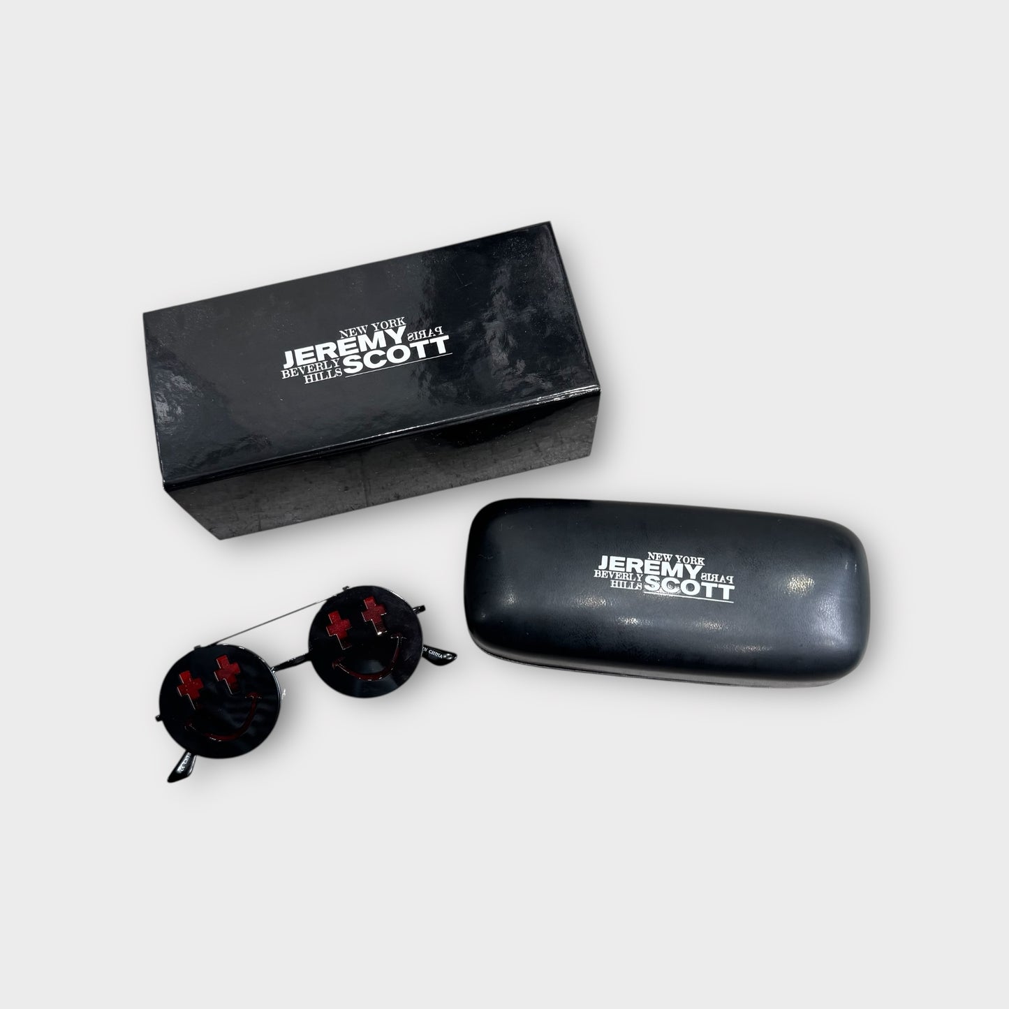 JEREMY SCOTT × LINDA FALLOW